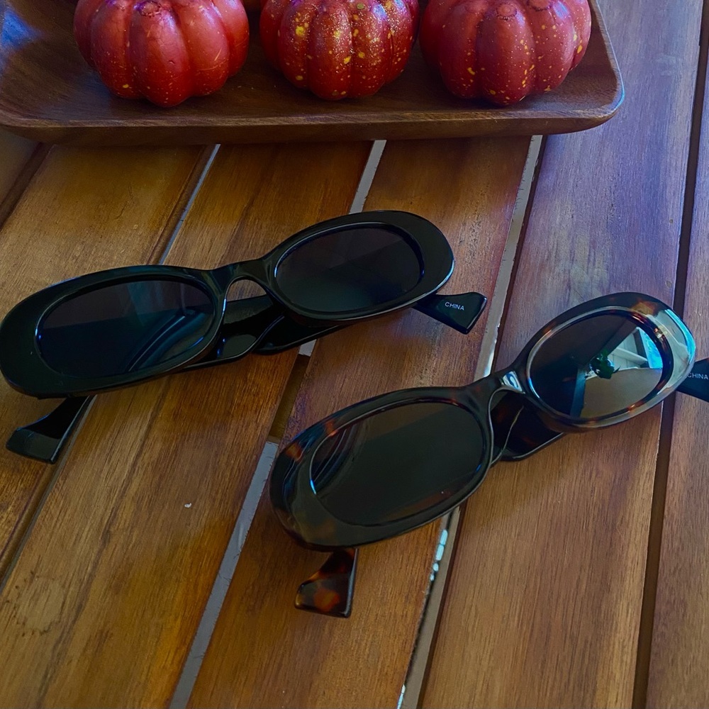 2 pairs of sunglasses